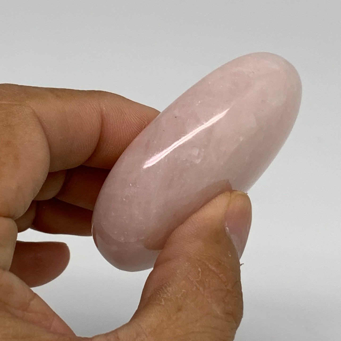 86.6g , 2.4"x1.8"x0.8", Natural Pink Rose Quartz Palm-stone Crystal, B34523