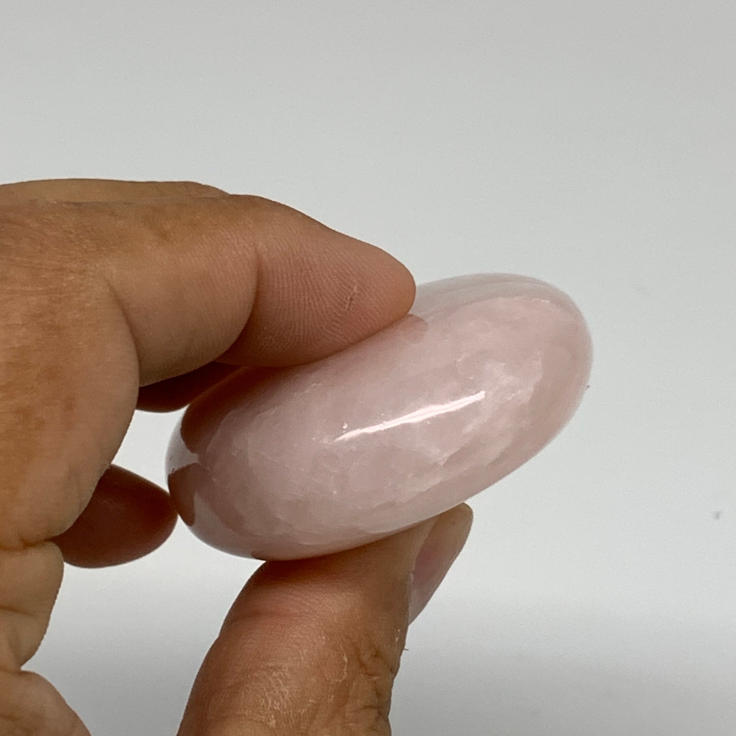 86.6g , 2.4"x1.8"x0.8", Natural Pink Rose Quartz Palm-stone Crystal, B34523