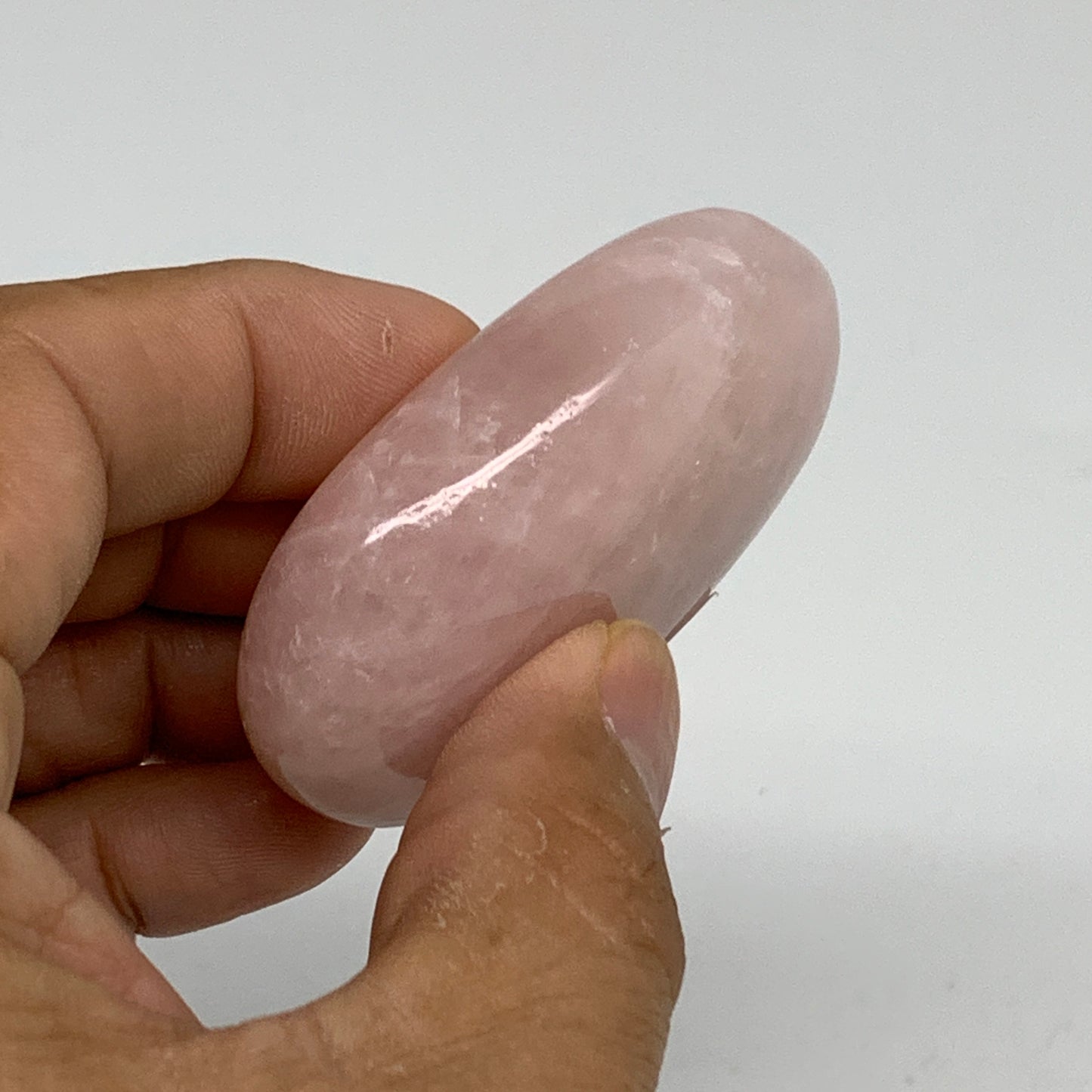 68.1[g , 2.2"x1.5"x0.7", Natural Pink Rose Quartz Palm-stone Crystal, B34527