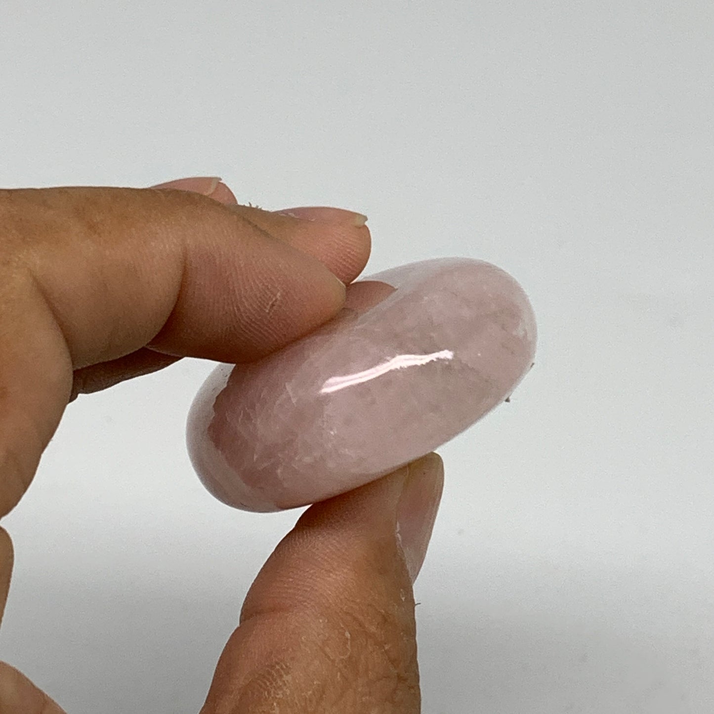 68.1[g , 2.2"x1.5"x0.7", Natural Pink Rose Quartz Palm-stone Crystal, B34527