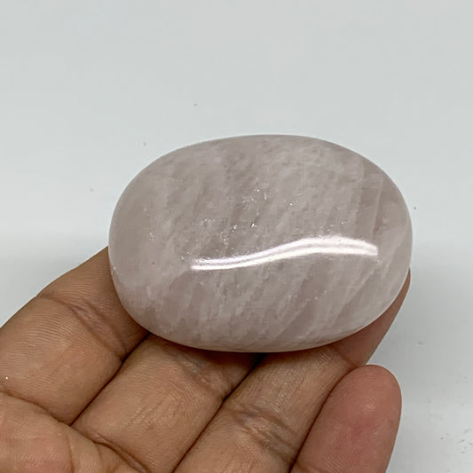 72g , 2.1"x1.5"x0.9", Natural Pink Rose Quartz Palm-stone Crystal, B34533