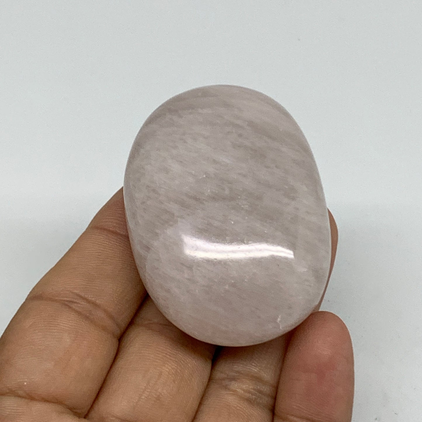 72g , 2.1"x1.5"x0.9", Natural Pink Rose Quartz Palm-stone Crystal, B34533