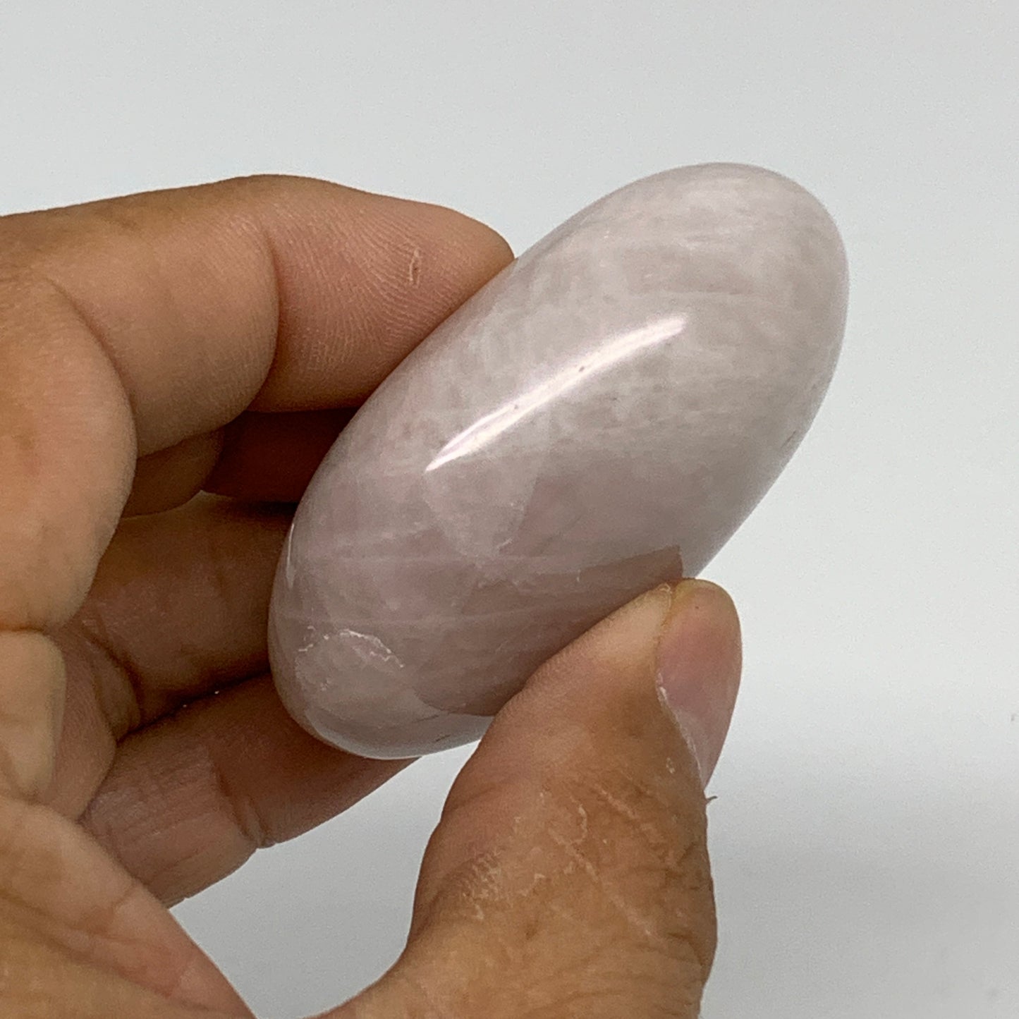 72g , 2.1"x1.5"x0.9", Natural Pink Rose Quartz Palm-stone Crystal, B34533