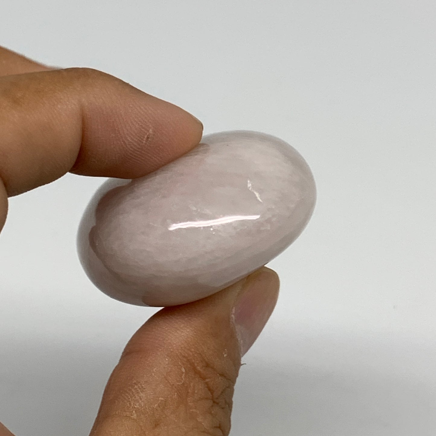 72g , 2.1"x1.5"x0.9", Natural Pink Rose Quartz Palm-stone Crystal, B34533