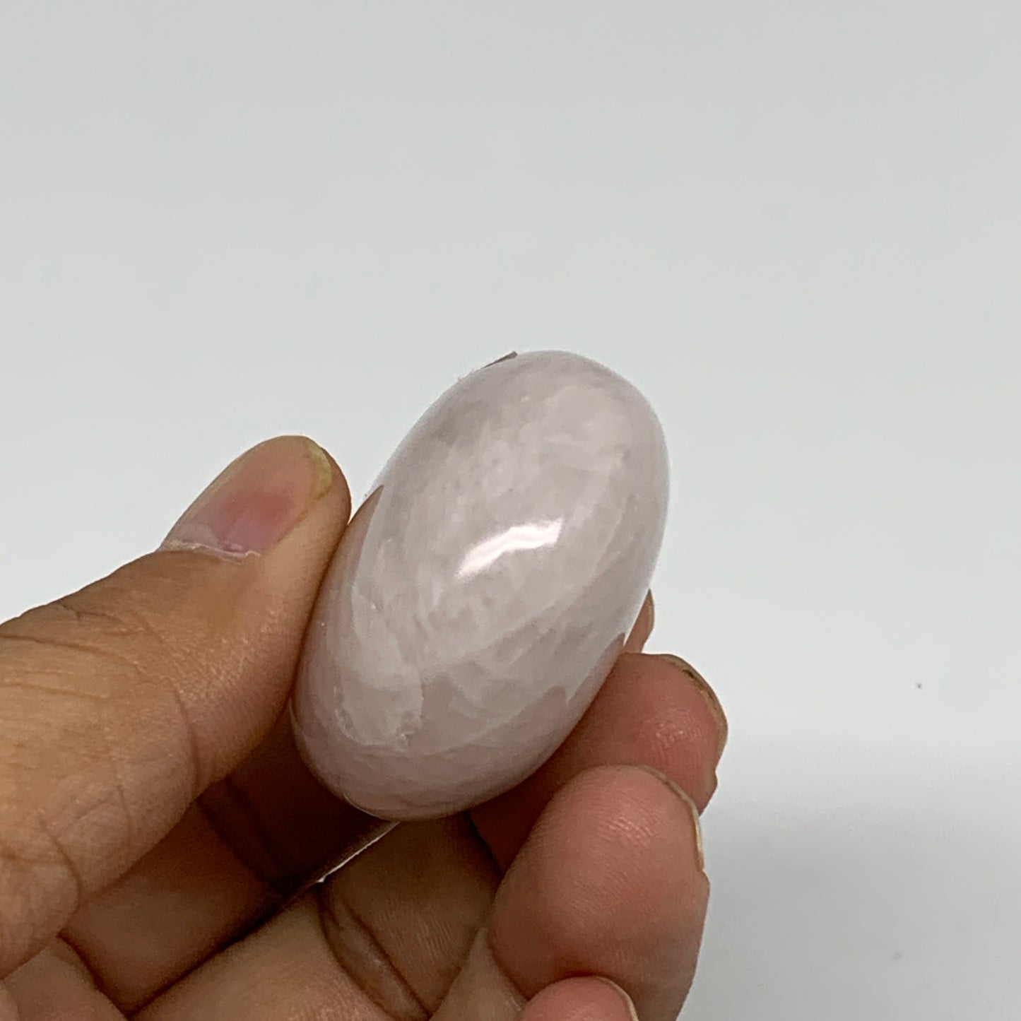 72g , 2.1"x1.5"x0.9", Natural Pink Rose Quartz Palm-stone Crystal, B34533