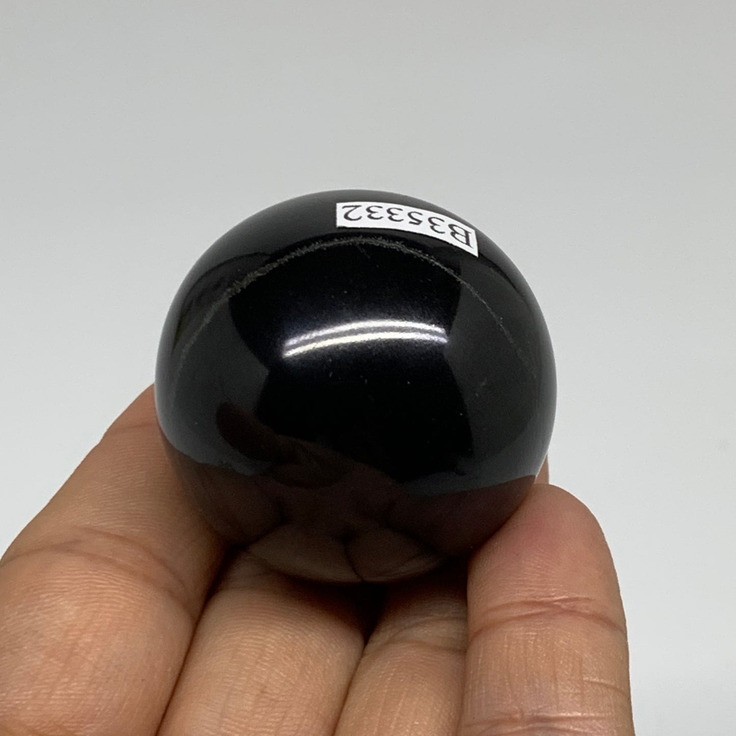 86.3g, 1.5"(39mm), Natural Black Agate Sphere Ball Polished Gemstone, B35332