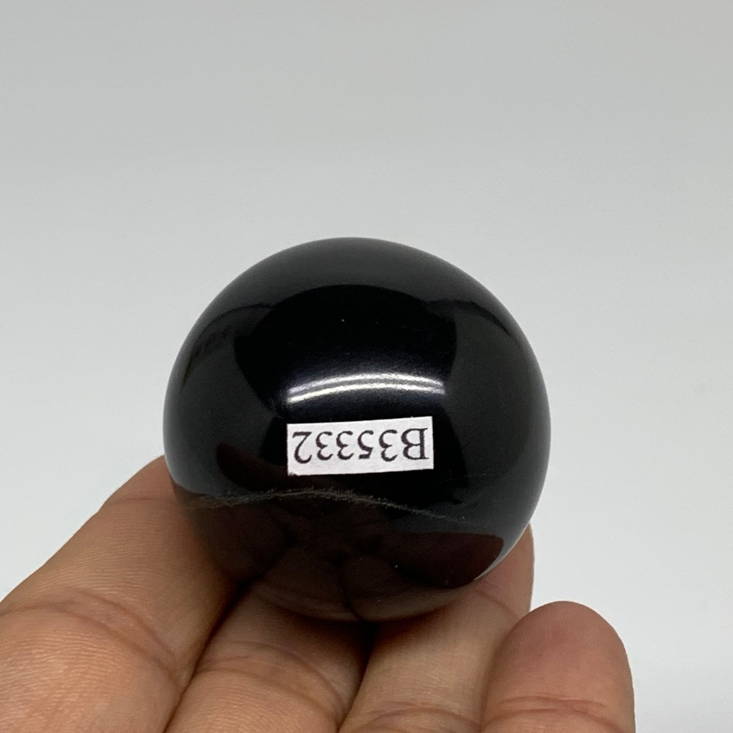 86.3g, 1.5"(39mm), Natural Black Agate Sphere Ball Polished Gemstone, B35332