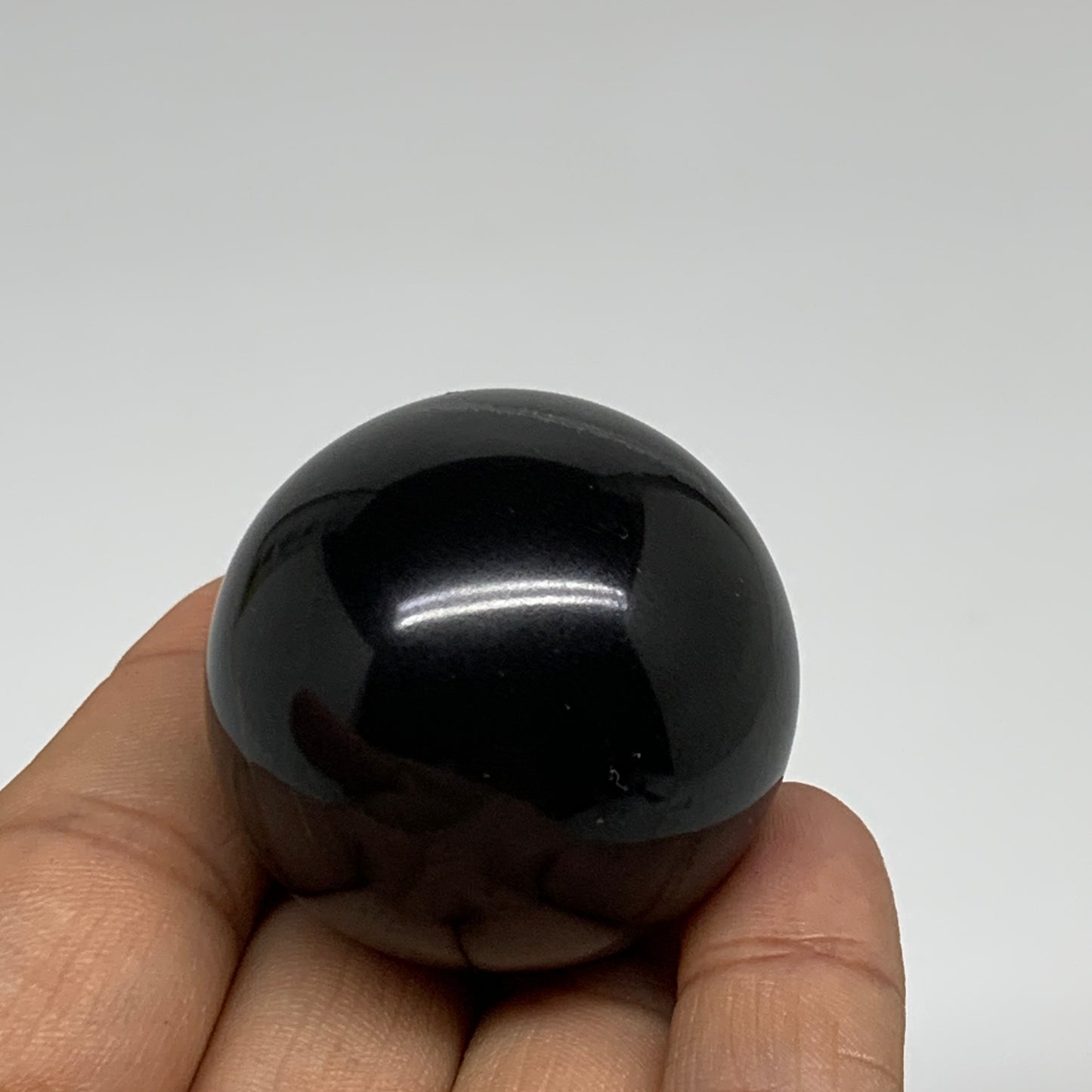 86.3g, 1.5"(39mm), Natural Black Agate Sphere Ball Polished Gemstone, B35332