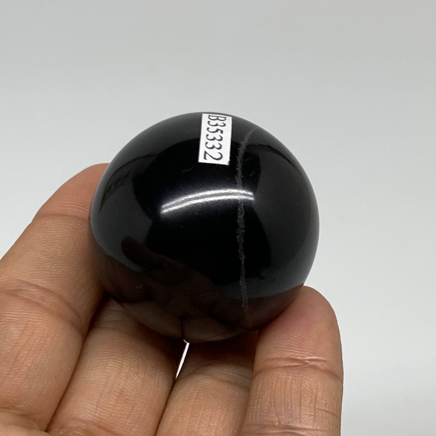 86.3g, 1.5"(39mm), Natural Black Agate Sphere Ball Polished Gemstone, B35332