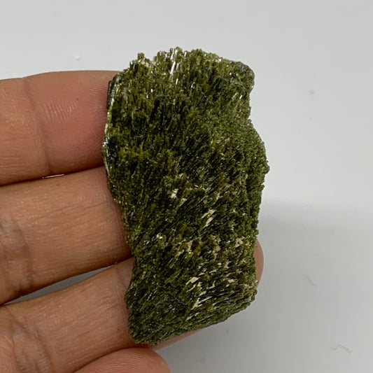 25g, 1.8"x1"x0.5",Green Epidote Custer/Leaf Mineral Specimen @Pakistan,B27553