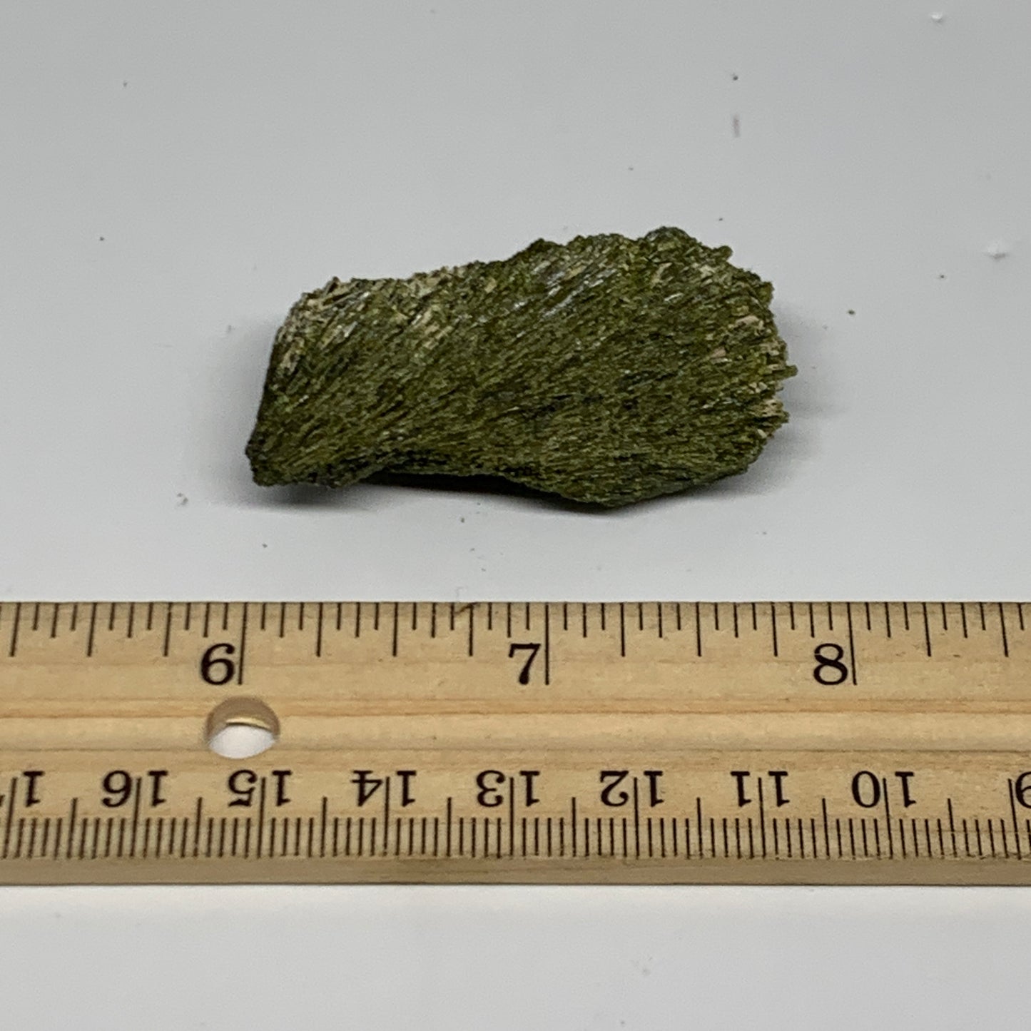 25g, 1.8"x1"x0.5",Green Epidote Custer/Leaf Mineral Specimen @Pakistan,B27553