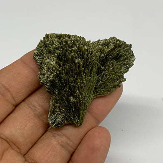 35.6g, 1.7"x1.9"x0.7",Green Epidote Custer/Leaf Mineral Specimen @Pakistan,B2755