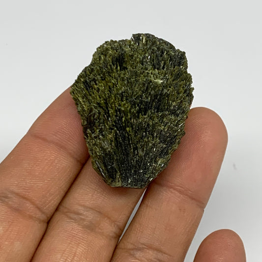 18.5g, 1.5"x1.2"x0.4",Green Epidote Custer/Leaf Mineral Specimen @Pakistan,B2756