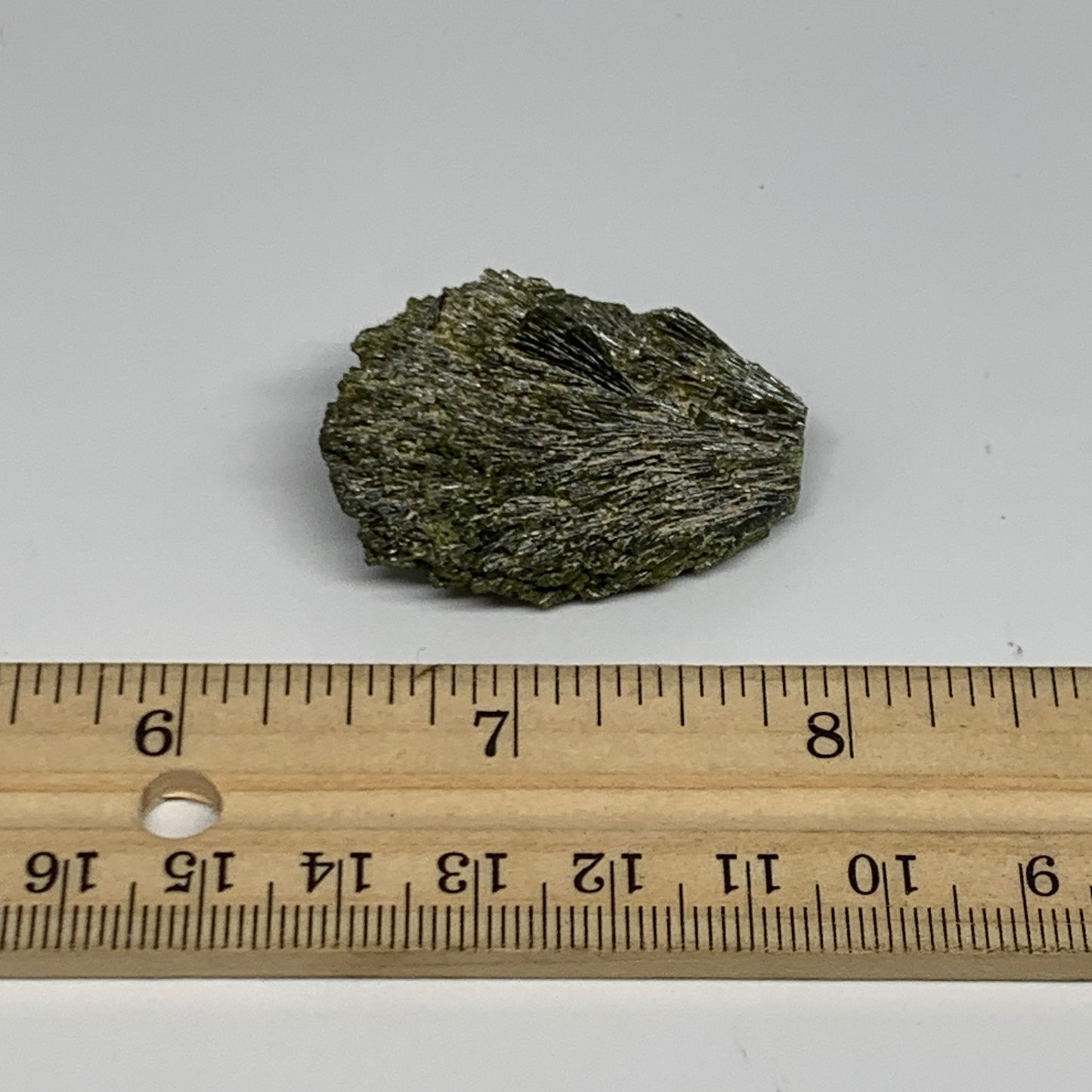 18.5g, 1.5"x1.2"x0.4",Green Epidote Custer/Leaf Mineral Specimen @Pakistan,B2756