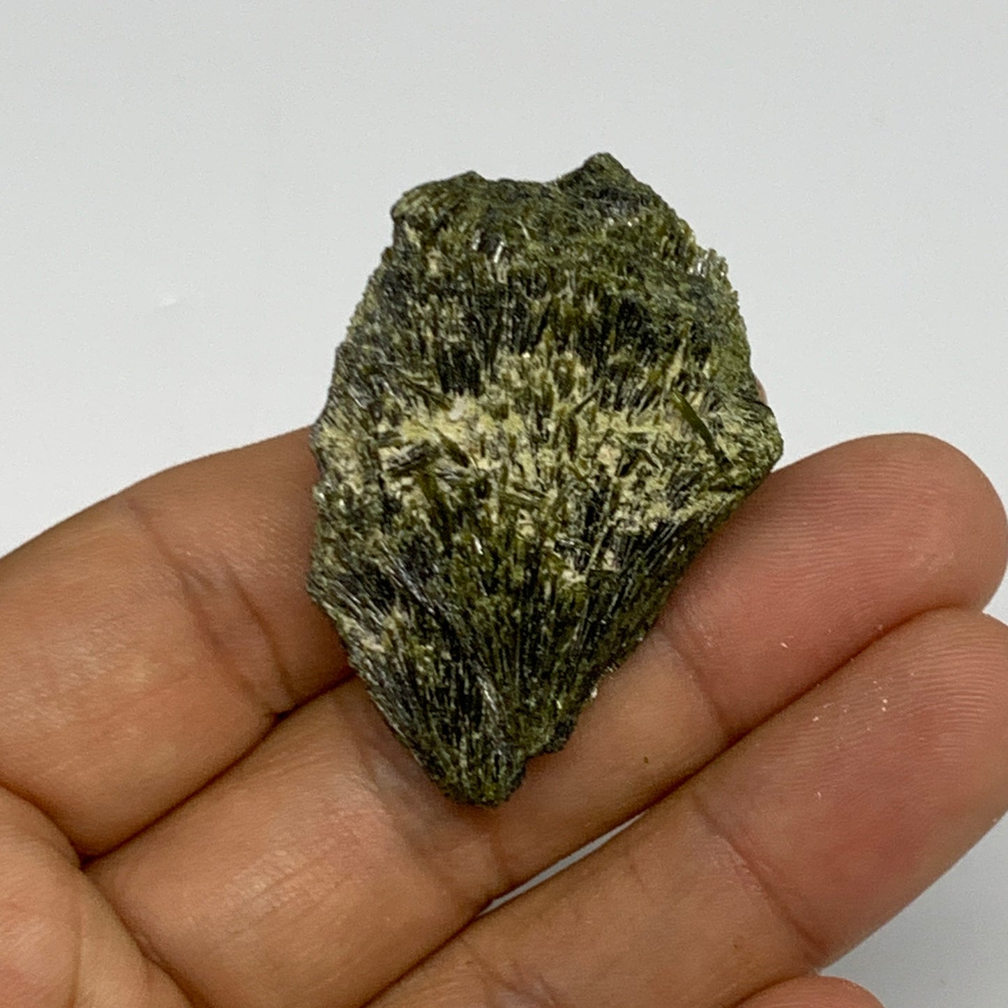 20.3g, 1.7"x1.2"x0.4",Green Epidote Custer/Leaf Mineral Specimen @Pakistan,B2757