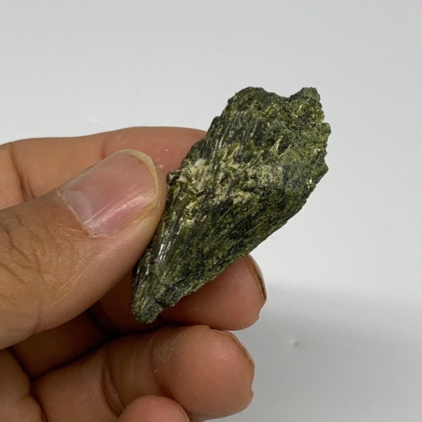 20.3g, 1.7"x1.2"x0.4",Green Epidote Custer/Leaf Mineral Specimen @Pakistan,B2757