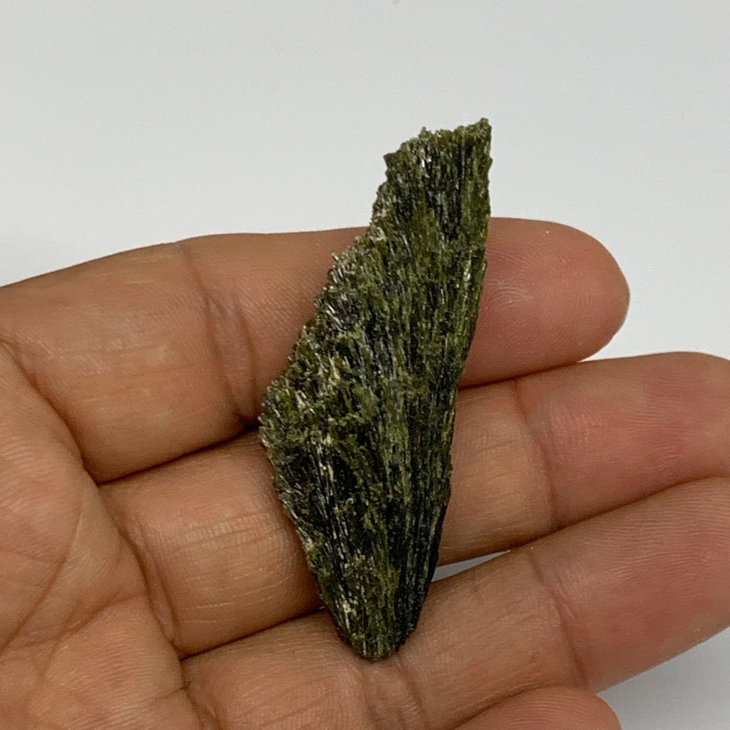 10.8g, 2"x0.7"x0.3",Green Epidote Custer/Leaf Mineral Specimen @Pakistan,B27580