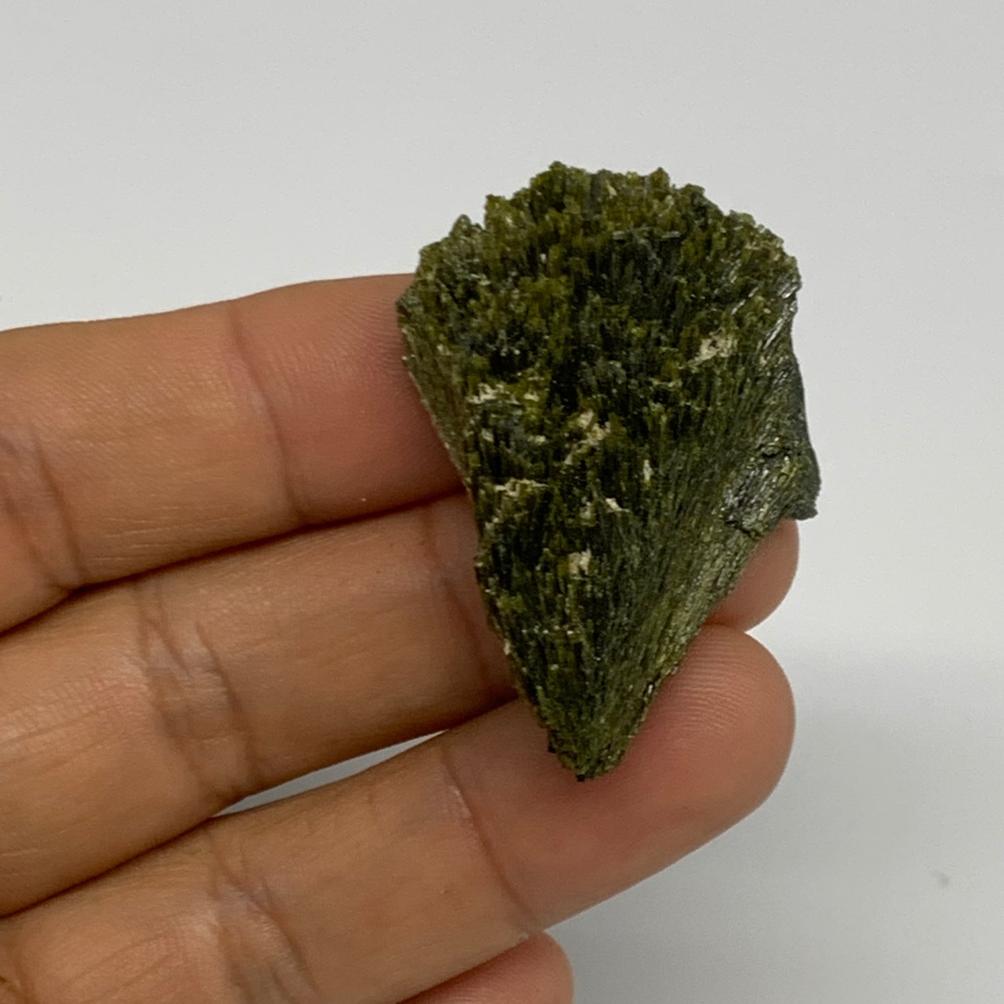 23.4g,1.6"x1"x0.6",Green Epidote Custer/Leaf Mineral Specimen @Pakistan,B27584