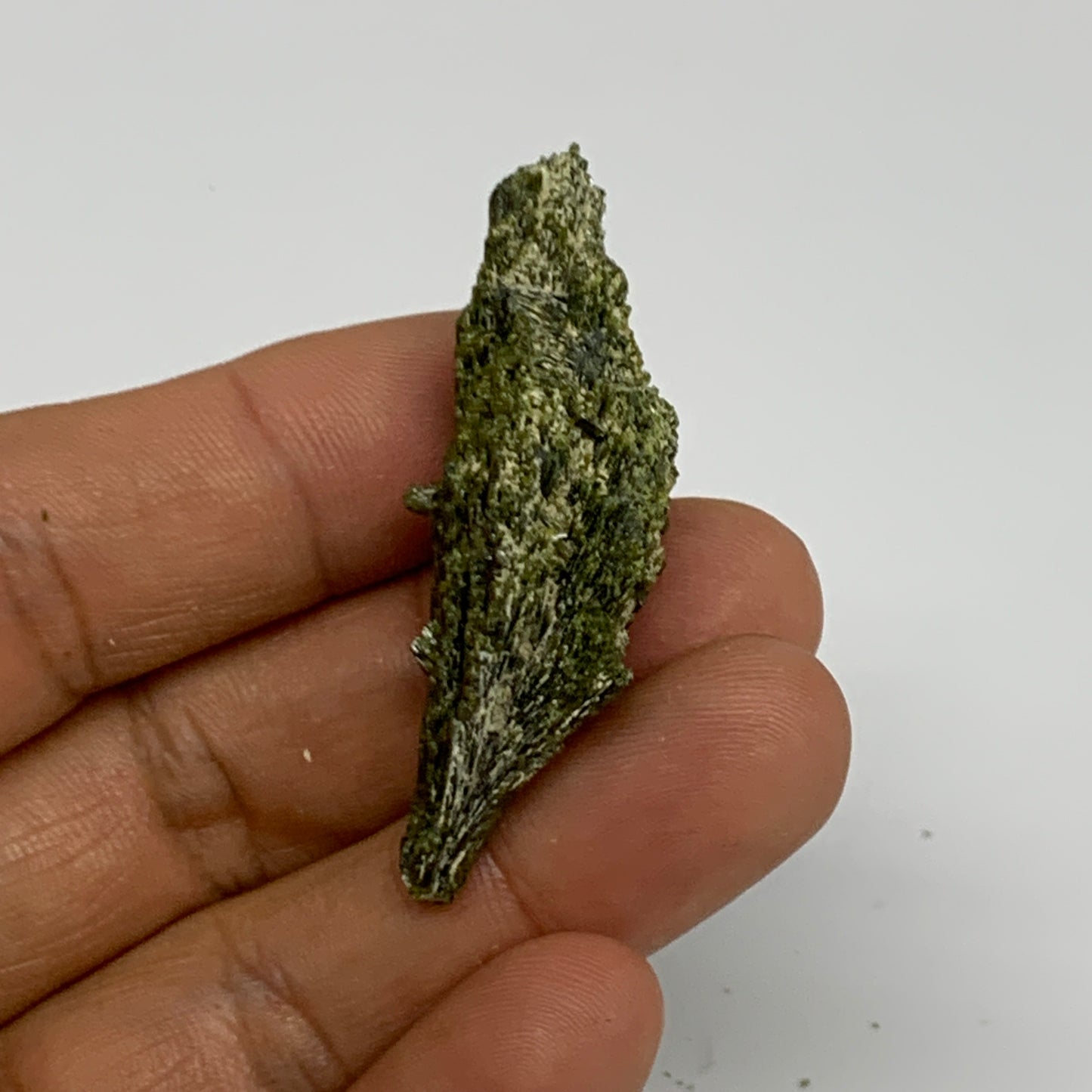 14.9g,1.9"x0.7"x0.7",Green Epidote Custer/Leaf Mineral Specimen @Pakistan,B27587