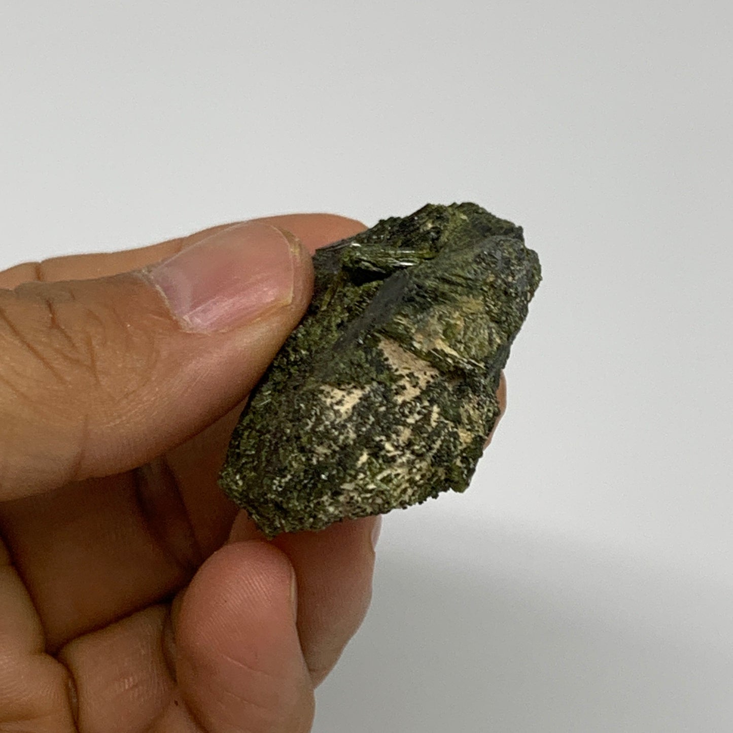 34.5g,1.8"x1.4"x0.6",Green Epidote Custer/Leaf Mineral Specimen @Pakistan,B27592