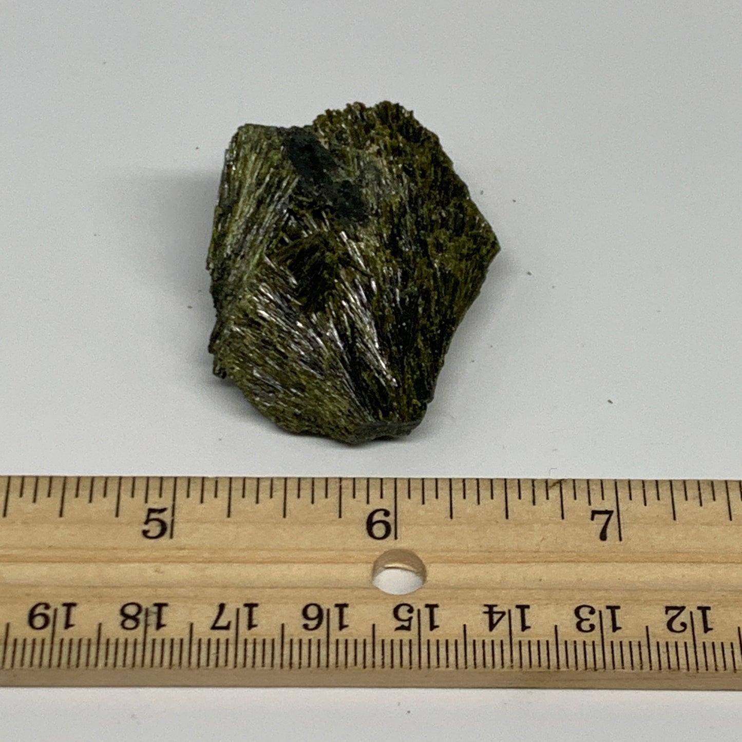 34.5g,1.8"x1.4"x0.6",Green Epidote Custer/Leaf Mineral Specimen @Pakistan,B27592