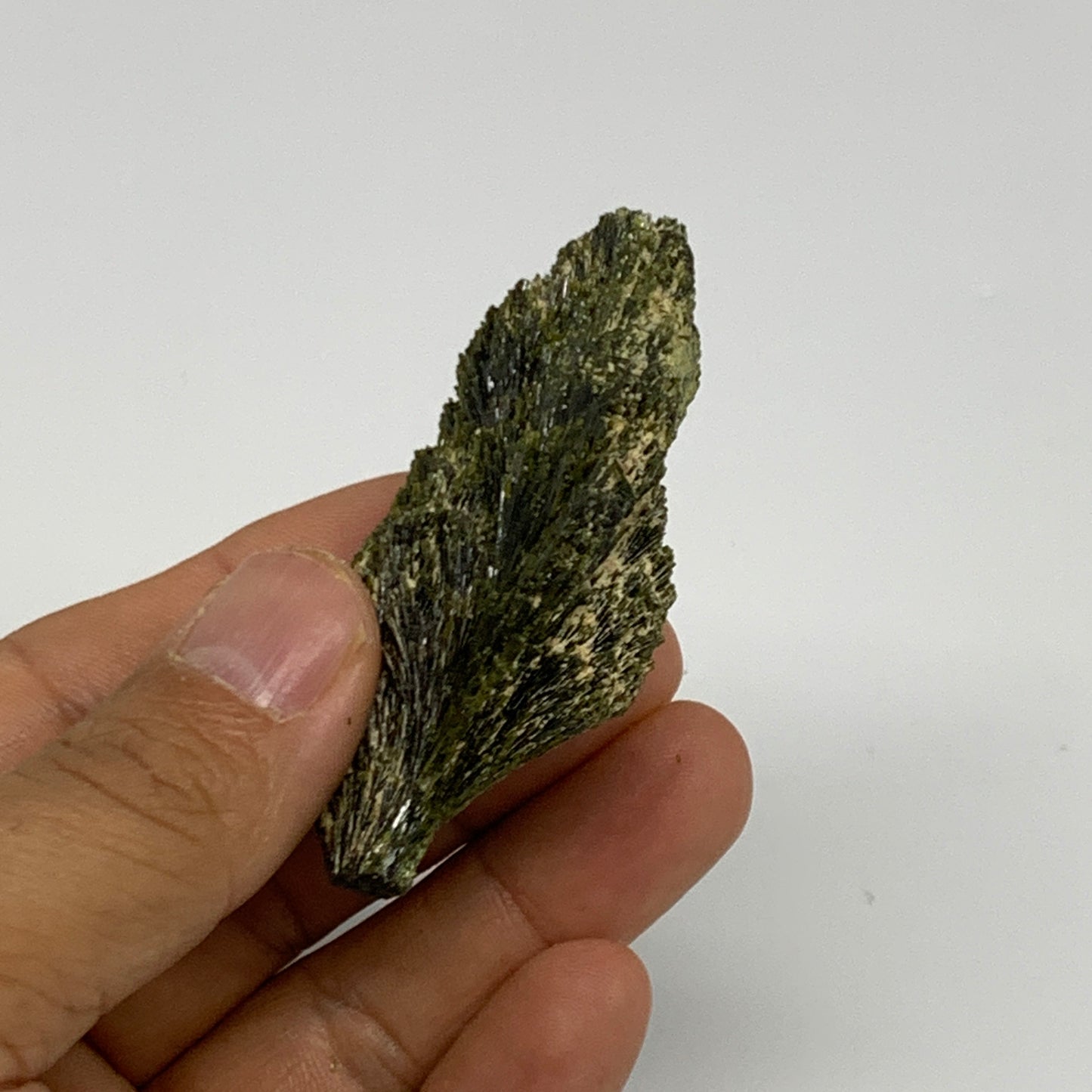 45.4g,2.5"x1.5"x0.6",Green Epidote Custer/Leaf Mineral Specimen @Pakistan,B27603