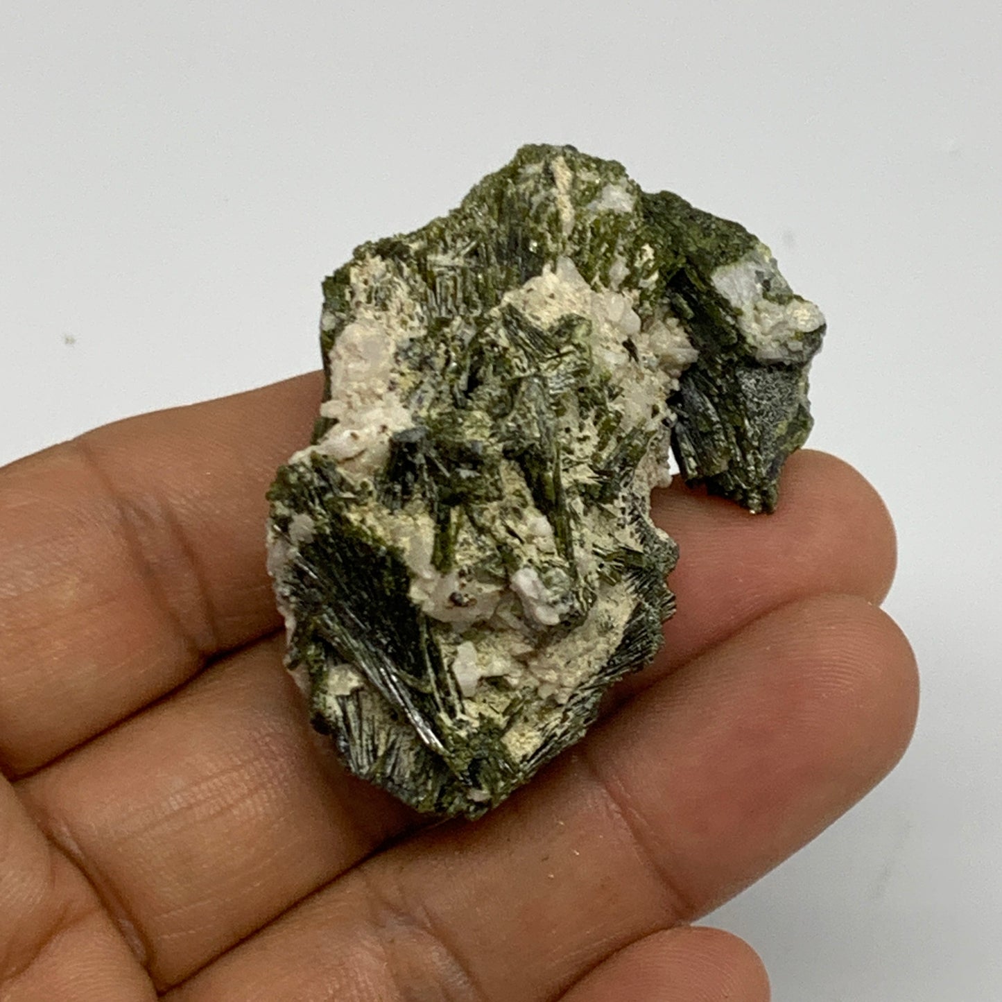 35.9g,1.9"x1.1"x0.9",Green Epidote Custer/Leaf Mineral Specimen @Pakistan,B27604