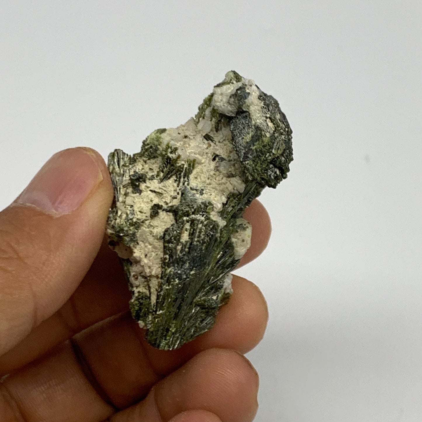 35.9g,1.9"x1.1"x0.9",Green Epidote Custer/Leaf Mineral Specimen @Pakistan,B27604