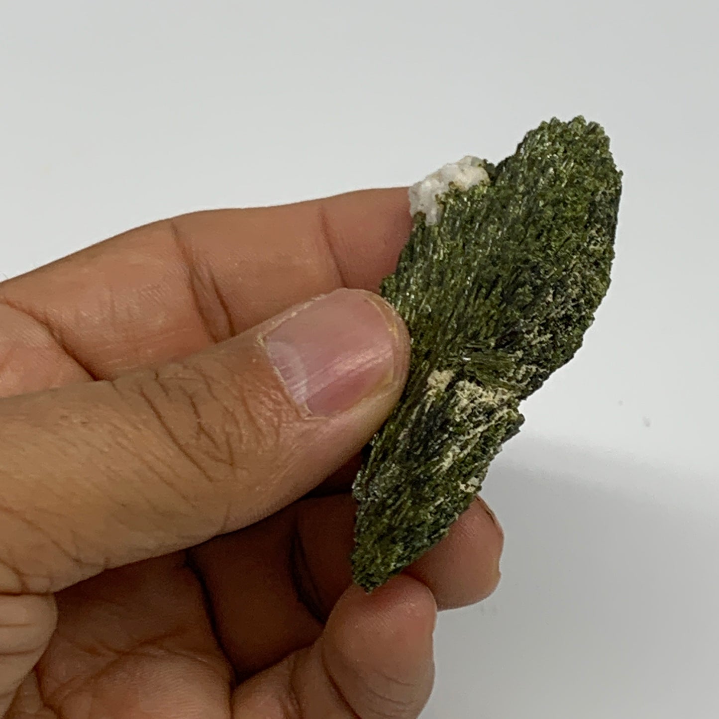 33.7g,2.3"x1.5"x0.4",Green Epidote Custer/Leaf Mineral Specimen @Pakistan,B27606