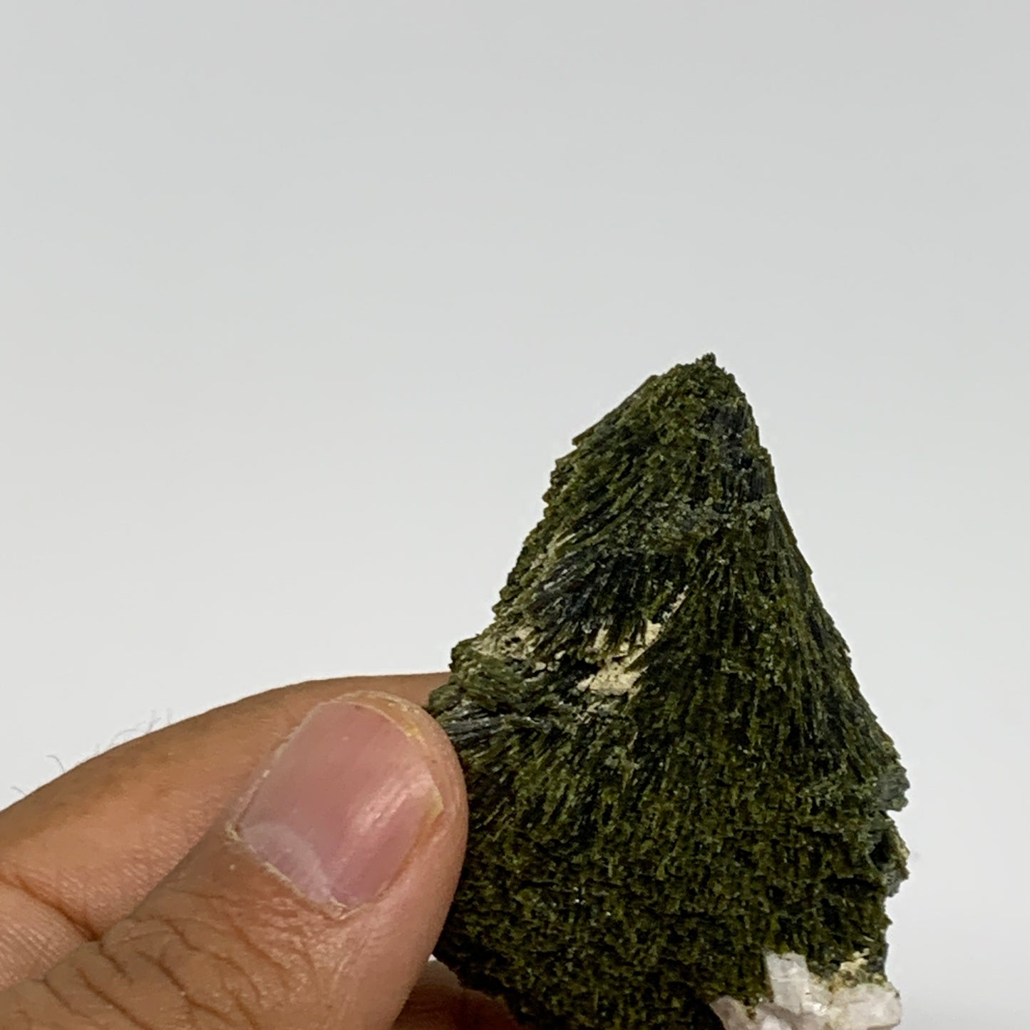 33.7g,2.3"x1.5"x0.4",Green Epidote Custer/Leaf Mineral Specimen @Pakistan,B27606