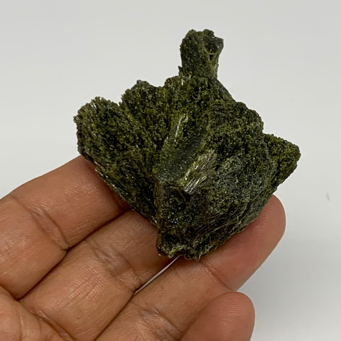 Copy of 35.4g,2.1"x2.1"x1.1",Green Epidote Custer/Leaf Mineral Specimen @Pakista