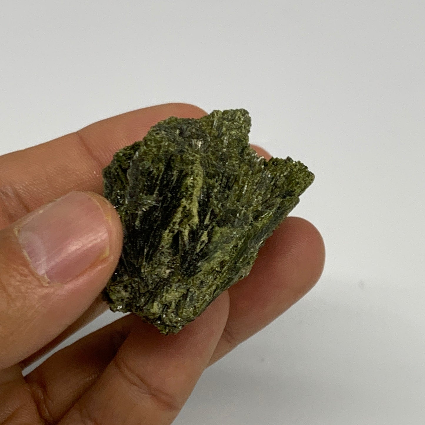 Copy of 35.4g,2.1"x2.1"x1.1",Green Epidote Custer/Leaf Mineral Specimen @Pakista