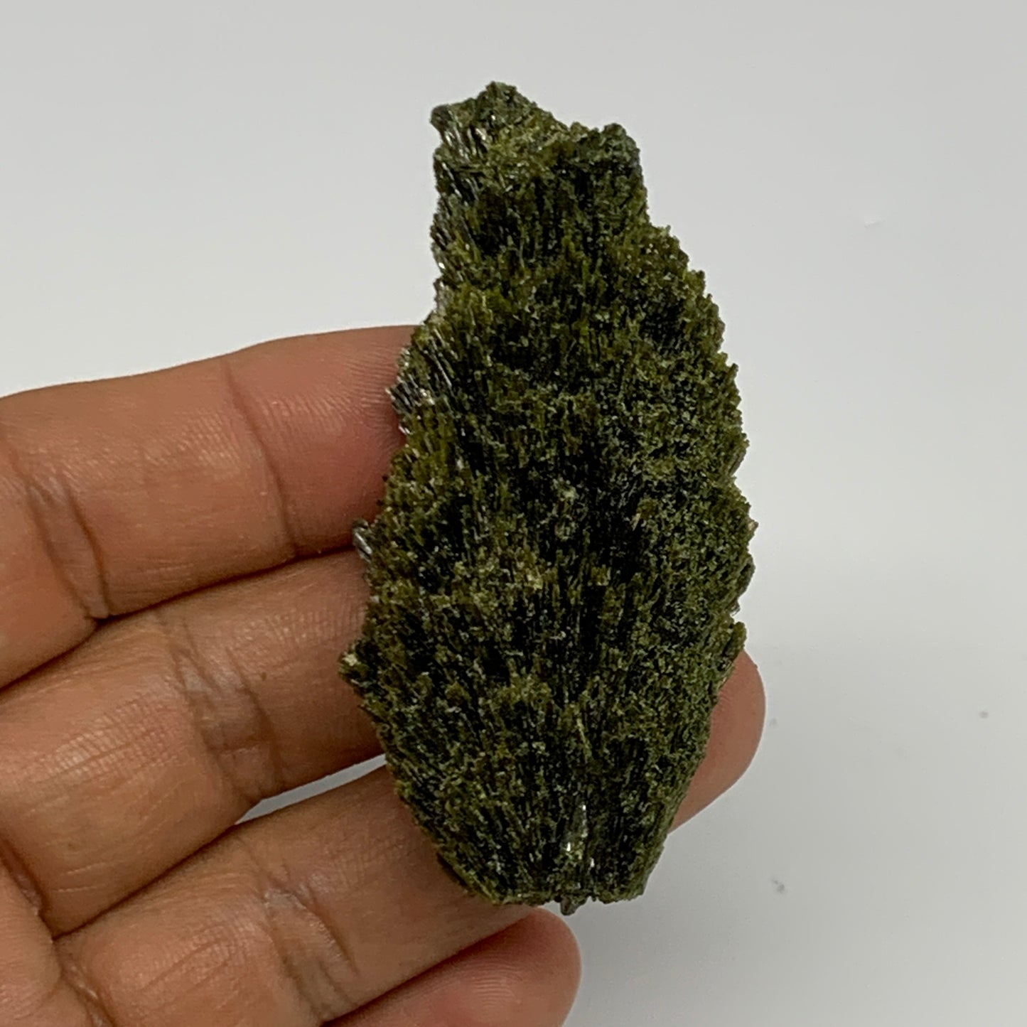 35.4g,2.5"x1.1"x0.6",Green Epidote Custer/Leaf Mineral Specimen @Pakistan,B27610