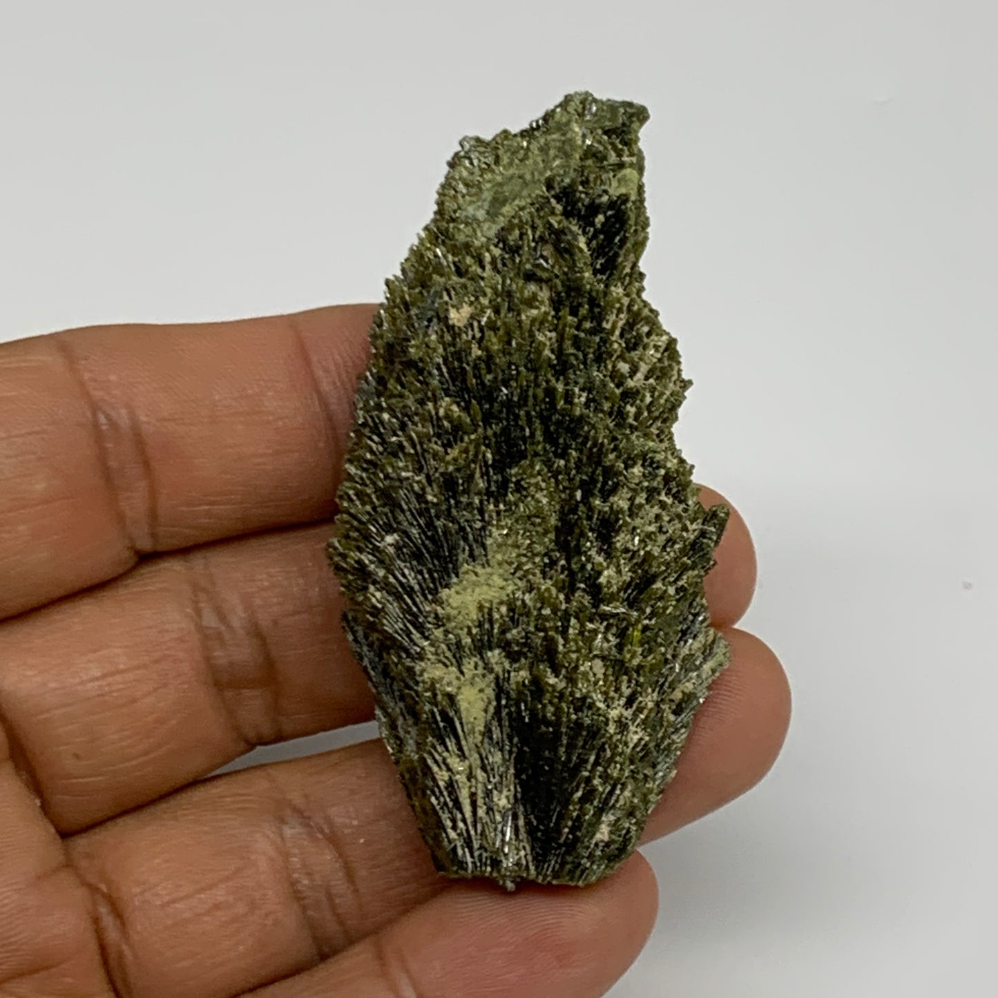 35.4g,2.5"x1.1"x0.6",Green Epidote Custer/Leaf Mineral Specimen @Pakistan,B27610