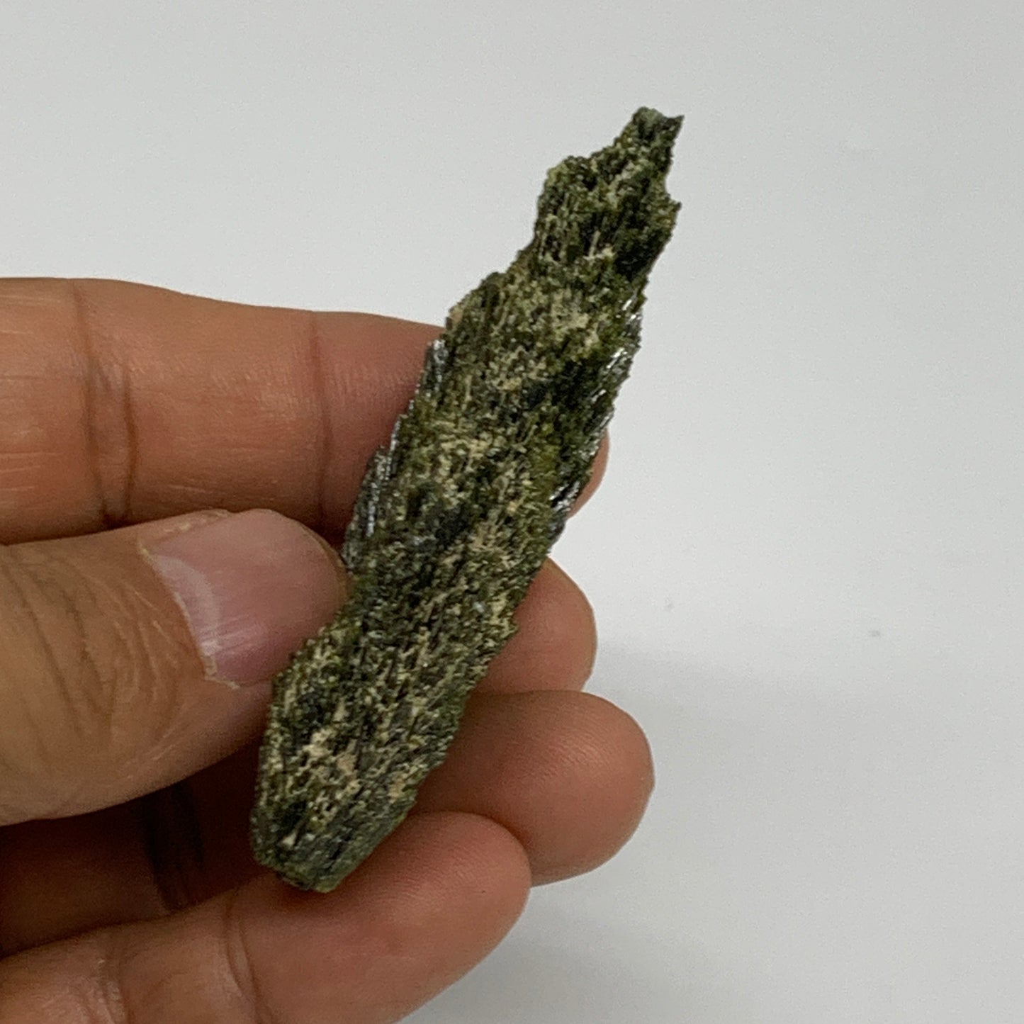 35.4g,2.5"x1.1"x0.6",Green Epidote Custer/Leaf Mineral Specimen @Pakistan,B27610