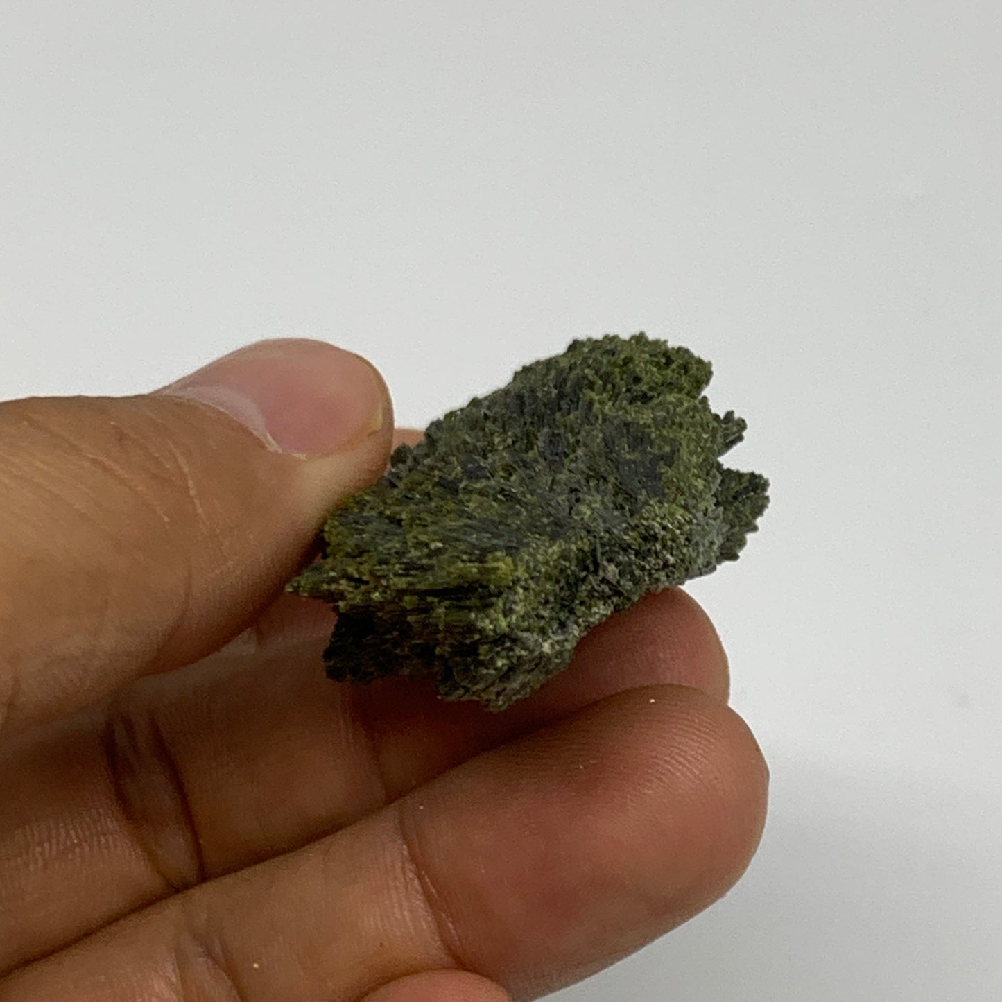 35.4g,2.5"x1.1"x0.6",Green Epidote Custer/Leaf Mineral Specimen @Pakistan,B27610