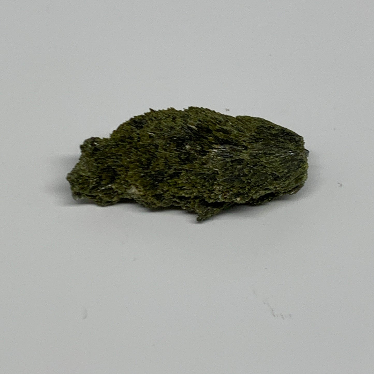 35.4g,2.5"x1.1"x0.6",Green Epidote Custer/Leaf Mineral Specimen @Pakistan,B27610