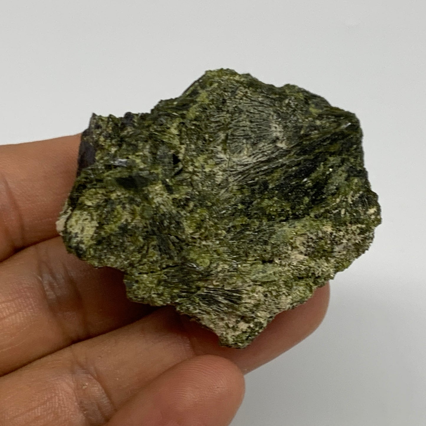 69.9g,2.1"x2.2"x1.1",Green Epidote Custer/Leaf Mineral Specimen @Pakistan,B27611