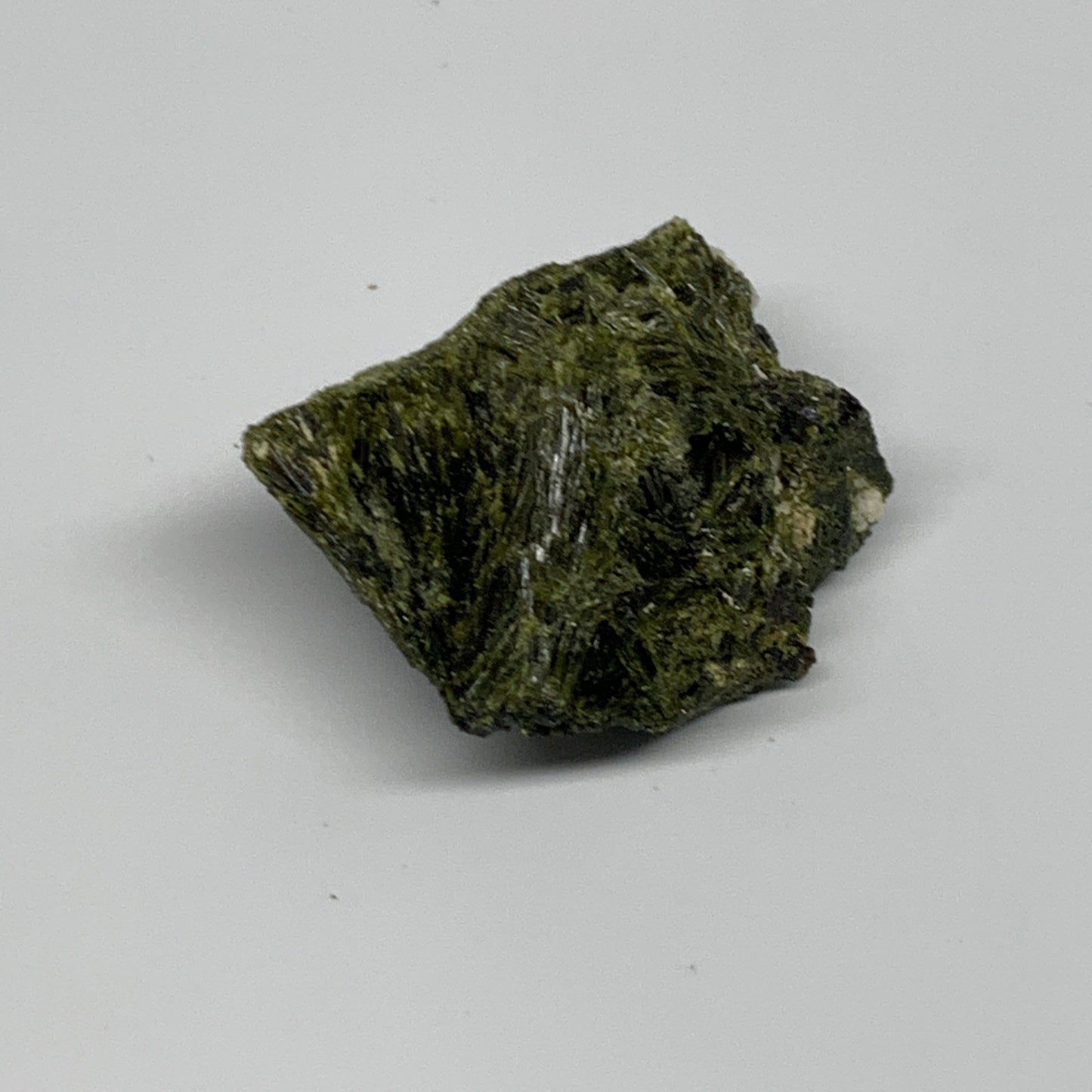 69.9g,2.1"x2.2"x1.1",Green Epidote Custer/Leaf Mineral Specimen @Pakistan,B27611