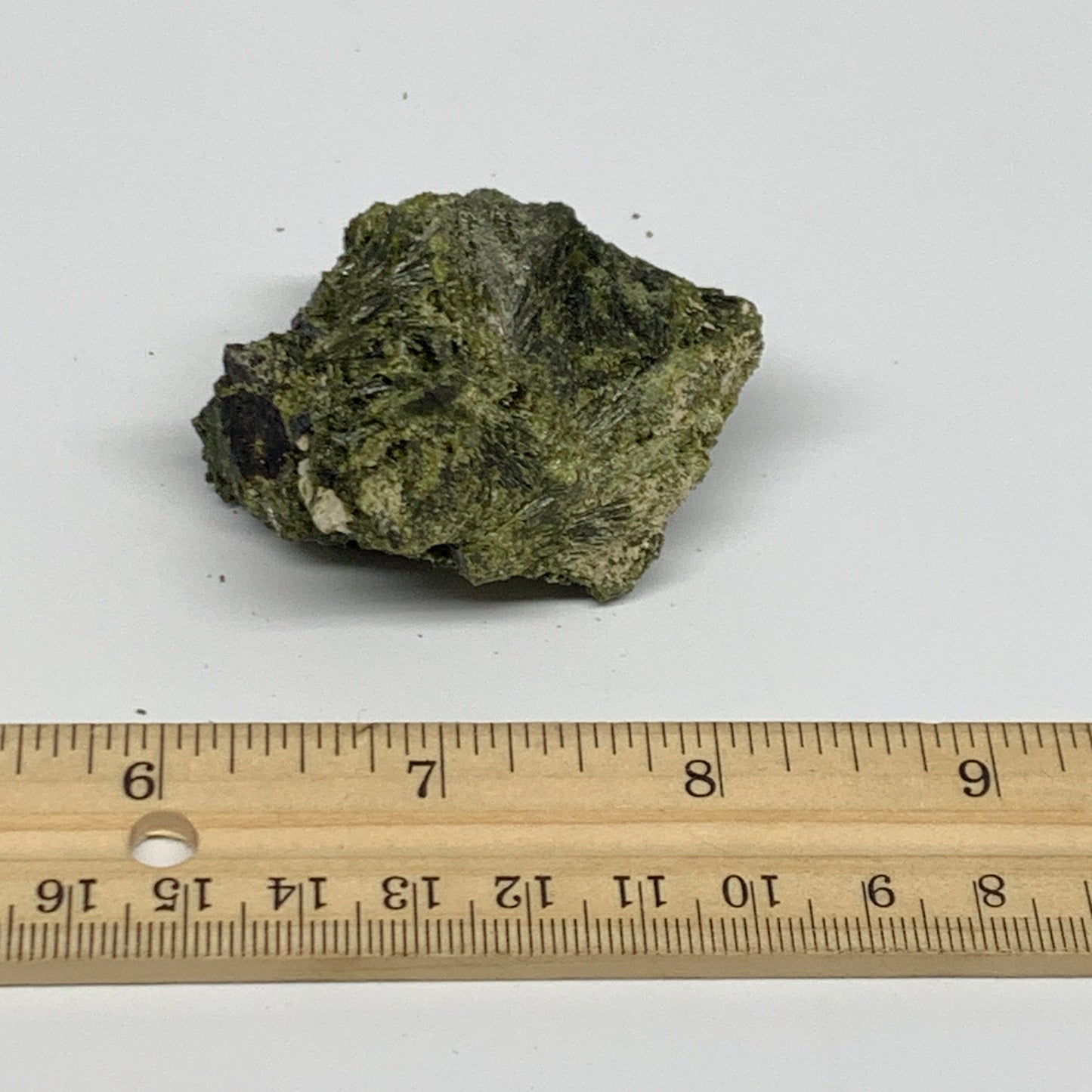 69.9g,2.1"x2.2"x1.1",Green Epidote Custer/Leaf Mineral Specimen @Pakistan,B27611