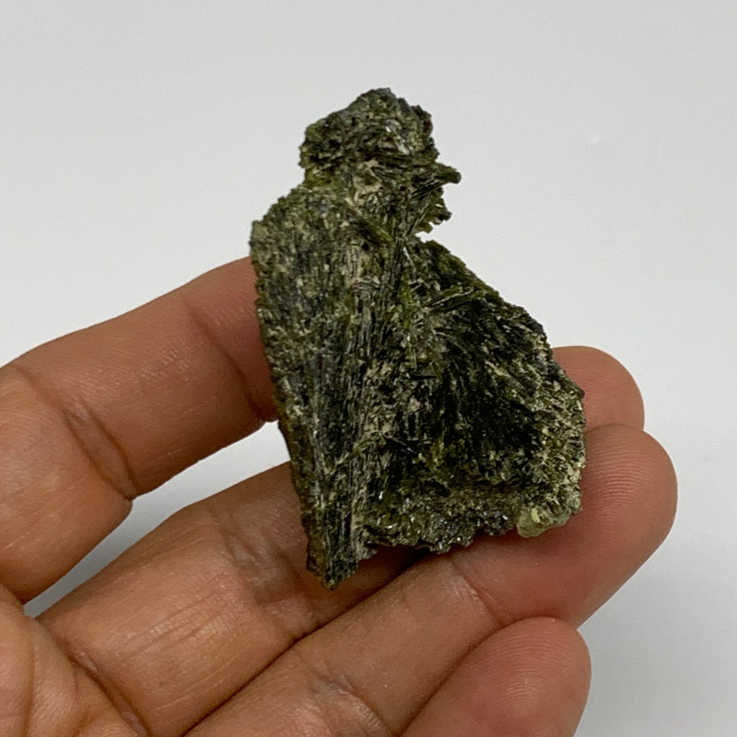 28.7g,2"x1.1"x1.1",Green Epidote Custer/Leaf Mineral Specimen @Pakistan,B27612