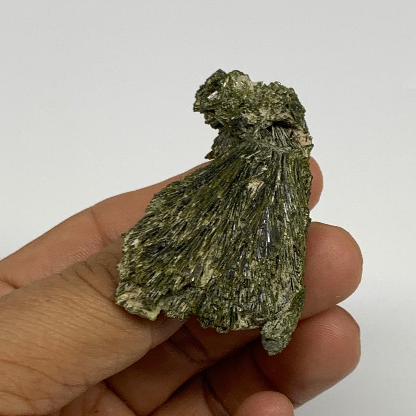 28.7g,2"x1.1"x1.1",Green Epidote Custer/Leaf Mineral Specimen @Pakistan,B27612