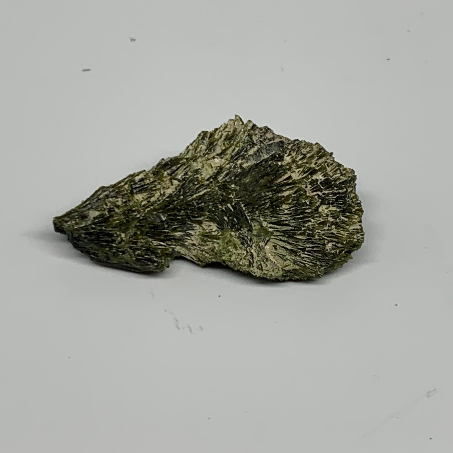 21.9g,2.1"x1.2"x0.5",Green Epidote Custer/Leaf Mineral Specimen @Pakistan,B27614