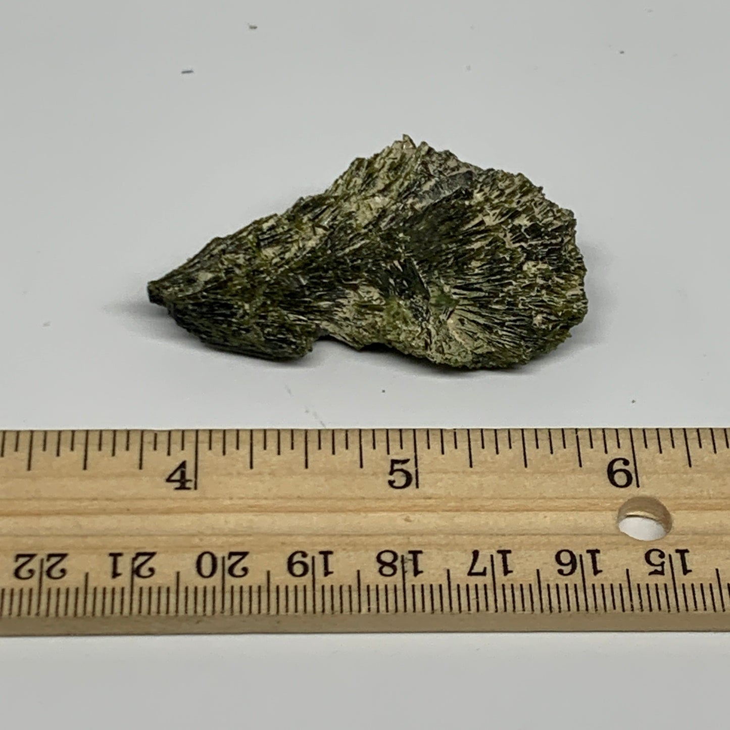 21.9g,2.1"x1.2"x0.5",Green Epidote Custer/Leaf Mineral Specimen @Pakistan,B27614