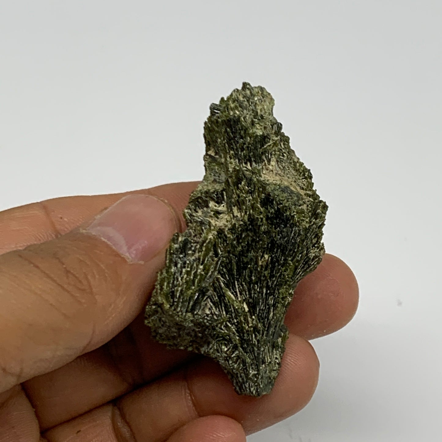 33.2g,2.1"x1.1"x0.6",Green Epidote Custer/Leaf Mineral Specimen @Pakistan,B27617