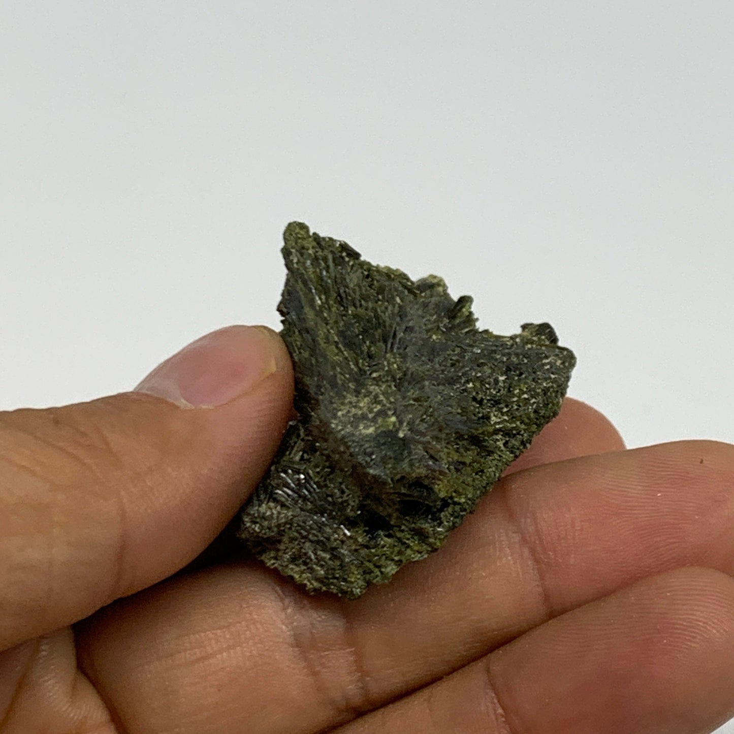 33.2g,2.1"x1.1"x0.6",Green Epidote Custer/Leaf Mineral Specimen @Pakistan,B27617