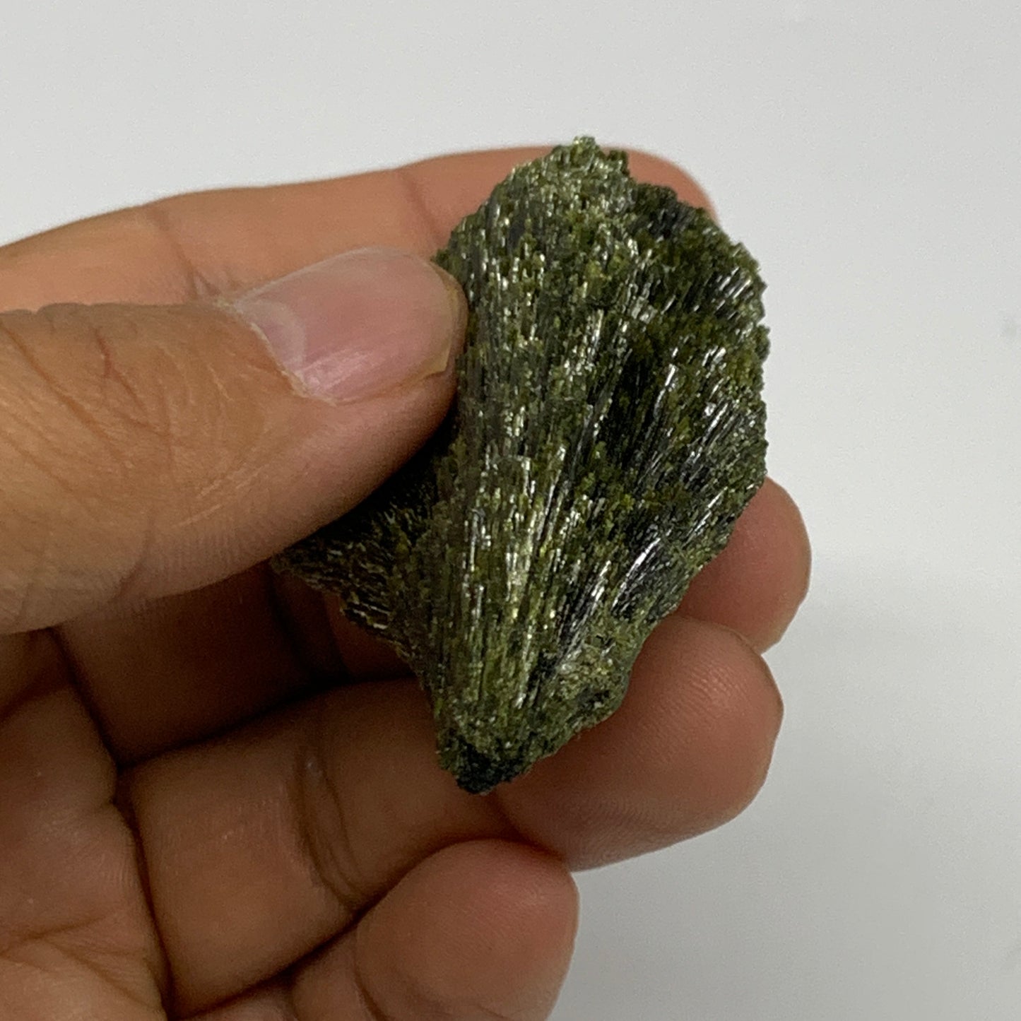 51.2g,2.7"x1.5"x0.8",Green Epidote Custer/Leaf Mineral Specimen @Pakistan,B27624