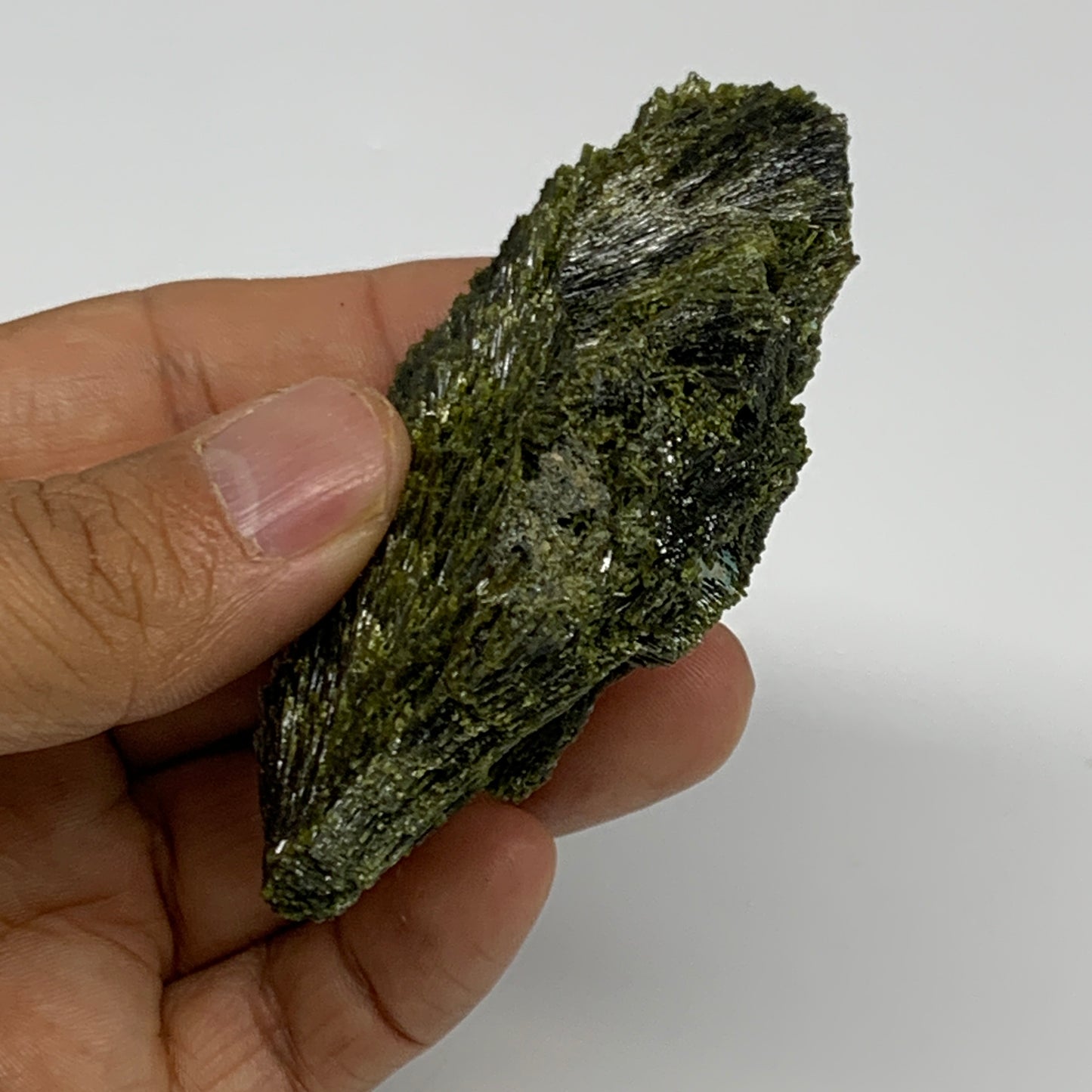 90.1g,2.9"x2.1"x0.9",Green Epidote Custer/Leaf Mineral Specimen @Pakistan,B27625