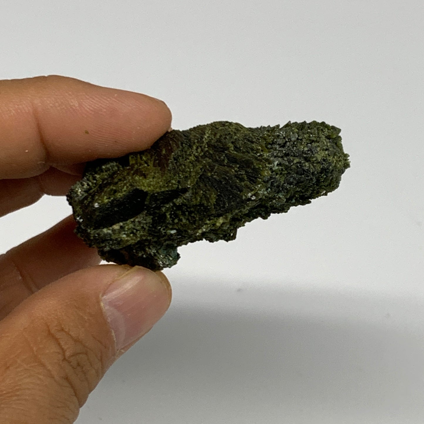 90.1g,2.9"x2.1"x0.9",Green Epidote Custer/Leaf Mineral Specimen @Pakistan,B27625