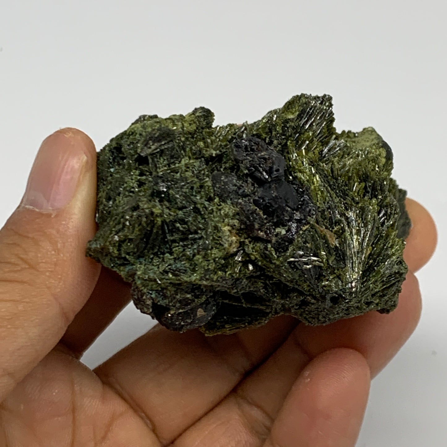 117.1g,1.9"x2.3"x1.4",Green Epidote Custer/Leaf Mineral Specimen @Pakistan,B2763